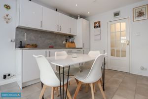 Kitchen/Breakfast Room- click for photo gallery